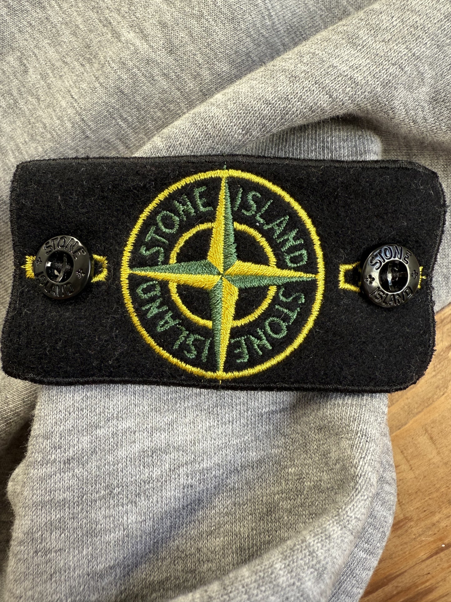 STONE ISLAND - SWEATSHIRT À CAPUCHE GRIS